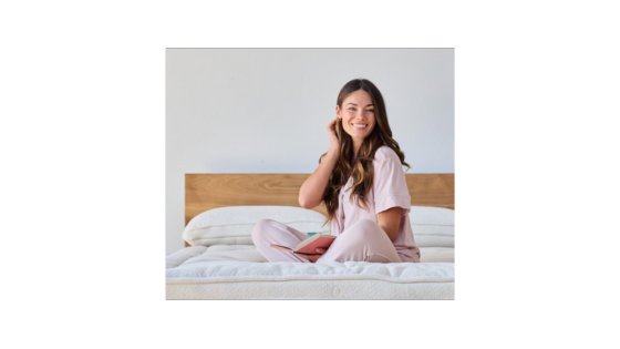 Peptide-Club-17 A woman with polycystic ovary syndrome sitting on her bed.